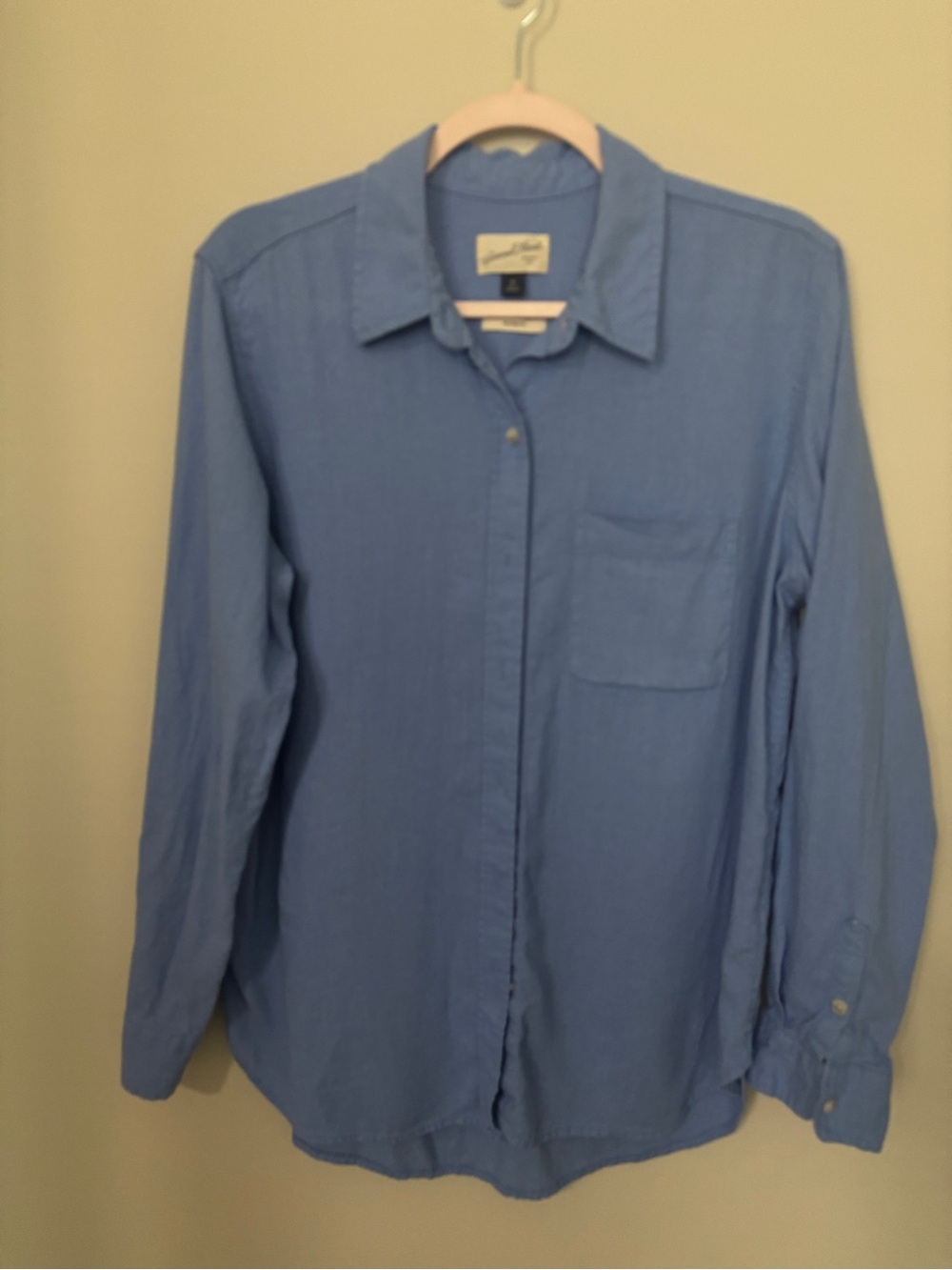 Universal Thread Light Blue Men’s Button-Down Shirt - Size M -PTP 22” Length 28”